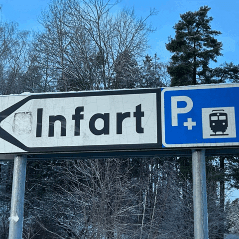 Skylt för infartsparkering i Tumba – avgifter debatteras