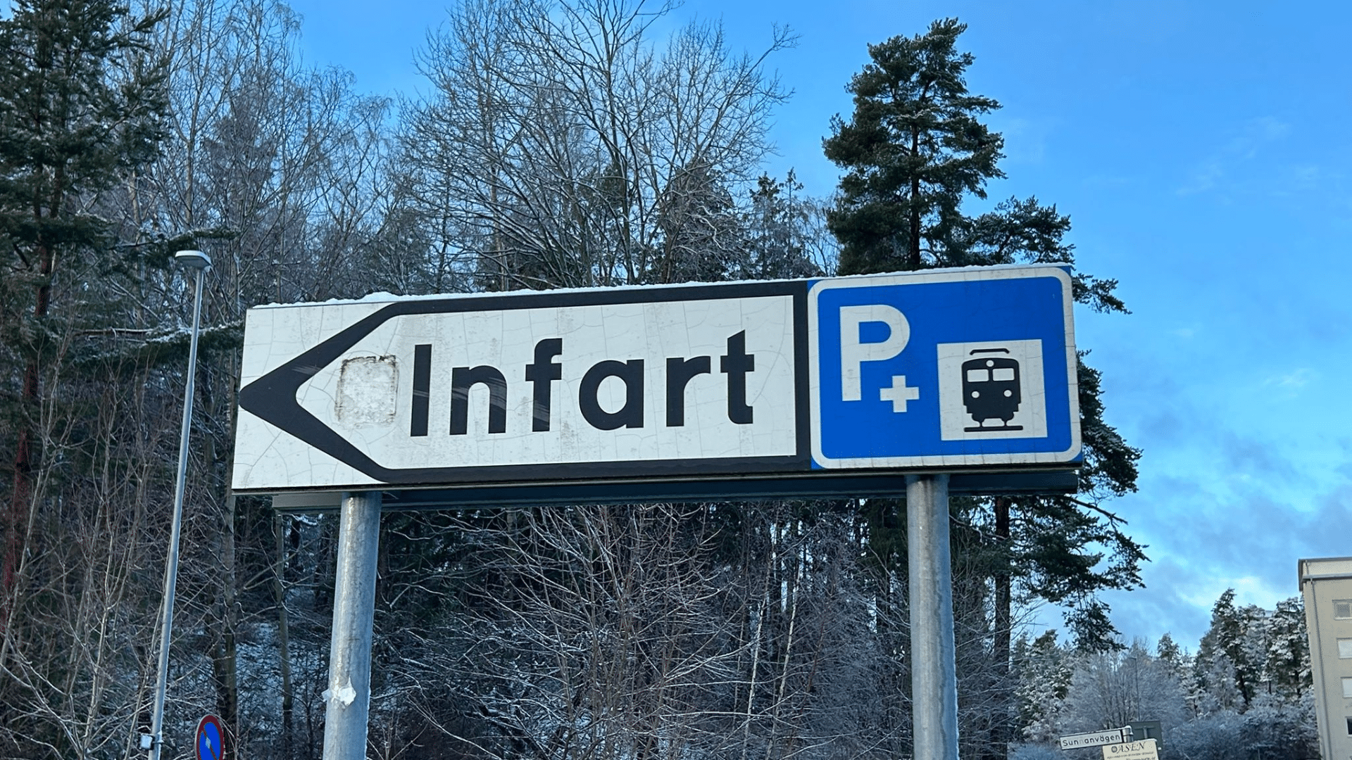 Skylt för infartsparkering i Tumba – avgifter debatteras