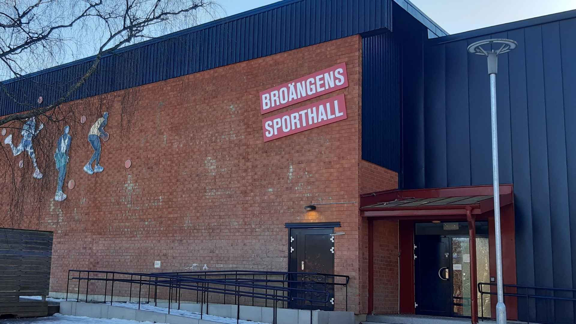 Broängsskolan i Botkyrka med fokus på tak och byggnadens konstruktion
