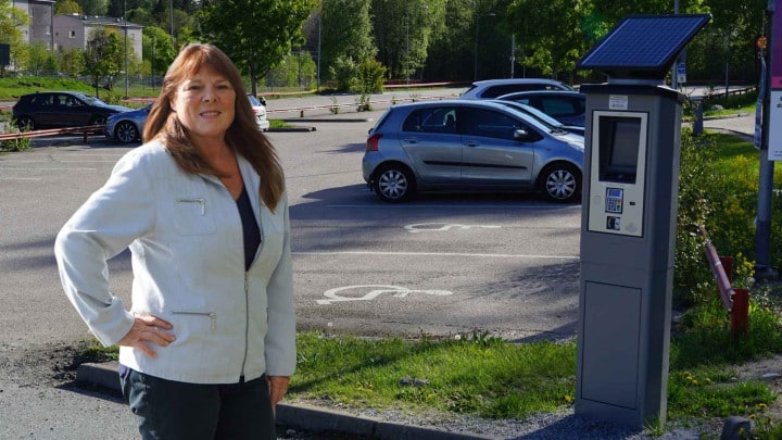 Birgit Hellgren, Liberalerna i Botkyrka, som motsätter sig höjda felparkeringsavgifter.